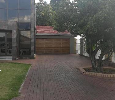 Greater Johannesburg Metropolitan Area Hotel | 35 m² Hotel ∙ 4 guests