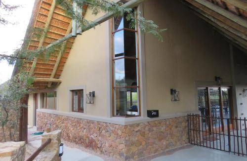Bela-Bela House | 350 m² House ∙ 4 bedrooms ∙ 8 guests