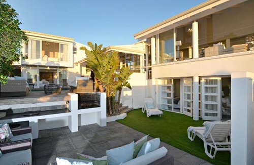 Bloubergstrand Villa | 350 m² Villa ∙ 4 bedrooms ∙ 12 guests