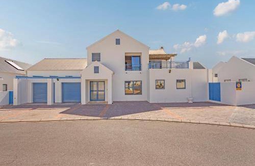 Calypso Beach House | 355 m² House ∙ 4 bedrooms ∙ 8 guests