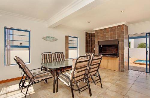 Calypso Beach House | 355 m² House ∙ 4 bedrooms ∙ 8 guests