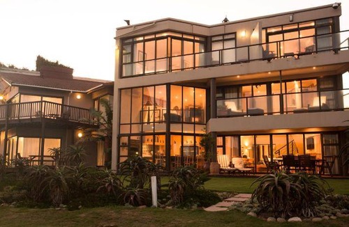 Jeffreys Bay Bed & Breakfast | 380 m² Bed and breakfast ∙ 5 bedrooms ∙ 127 guests