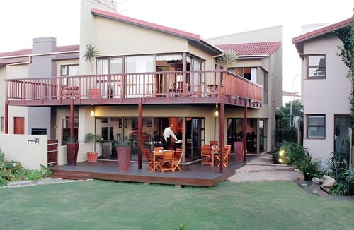 Jeffreys Bay Bed & Breakfast | 380 m² Bed and breakfast ∙ 5 bedrooms ∙ 127 guests