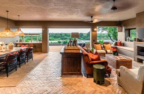 Buffelspruit Cabin | 380 m² Lodge ∙ 7 bedrooms ∙ 10 guests