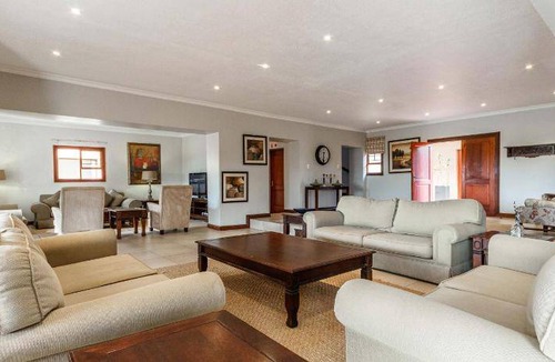 Leeupoort Villa | 380 m² Villa ∙ 5 bedrooms ∙ 12 guests