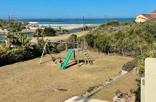 Port Alfred Apartment | 39 Settler Sands Beachfront Accommodation Sea and River View