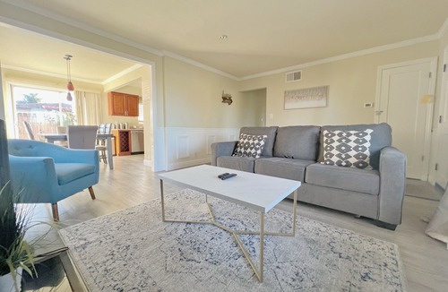 Hayward House | 3B2B Urban Style SFH *Parking*W/D*Central location