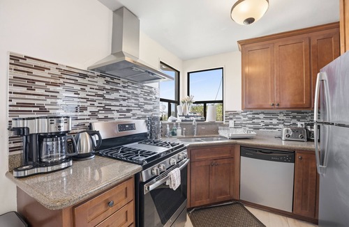 Paradise Valley Apartment | 3BR family house near SF — sleeps 12