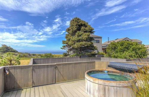 Sea Ranch House | 3BR for 8 w/BBQ, Hot Tub & Ocean Views!