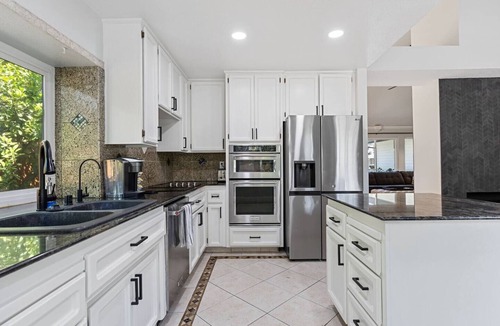Roseville House | 3BR · Pool · Hot Tub · BBQ · Garage · Roseville