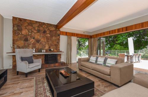 Greater Johannesburg Metropolitan Area House | 4 Bedroom - Family Home - Tennis Court - Pool