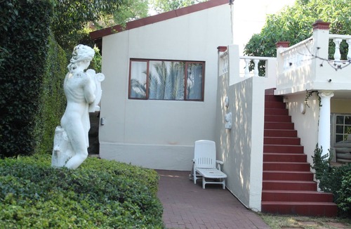 Greater Johannesburg Metropolitan Area House | 4 Bedroom Greek House in Observatory