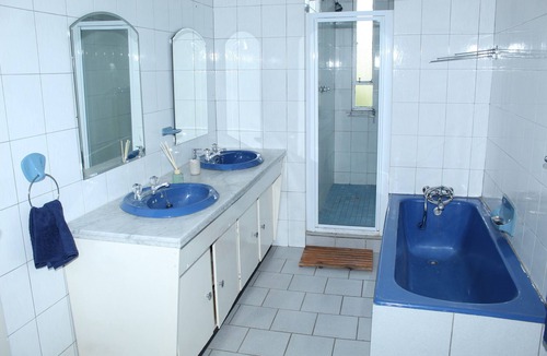 Greater Johannesburg Metropolitan Area House | 4 Bedroom Greek House in Observatory