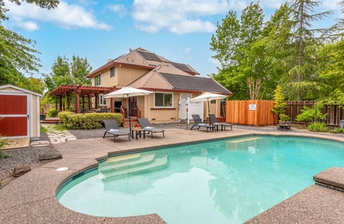 Windsor House | 4-Bedroom Home with Pool & Hot Tub in Wine Country
