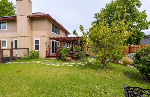 Windsor House | 4-Bedroom Home with Pool & Hot Tub in Wine Country