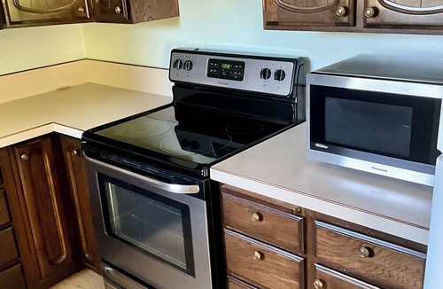 Roseburg House | 4 BEDROOM House across from River in Best Roseburg area!