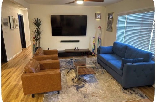 Redway House | 4-bedroom house in marvelous Redway with AC