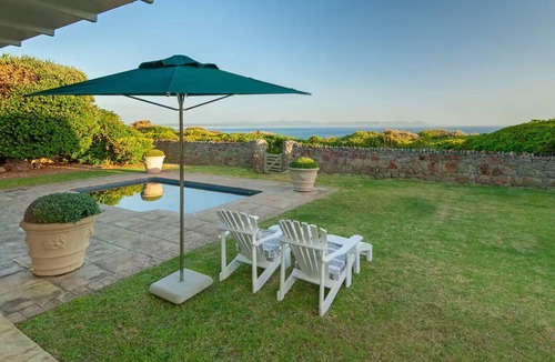 Hermanus House | 4-bedroom house overlooking the sea on the cliff path in Hermanus