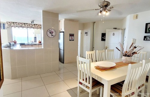Margate Apartment | 4 Bedroom Luxury Apartment On the Beach. Spacious with breath taking sea views.