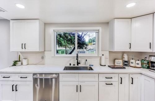 Menlo Park House | 4 Luxury Townhouses in Private Lot near Meta & Stanford