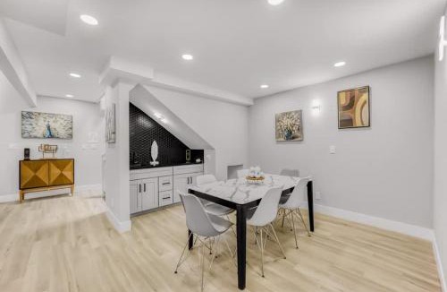 Menlo Park House | 4 Luxury Townhouses in Private Lot near Meta & Stanford