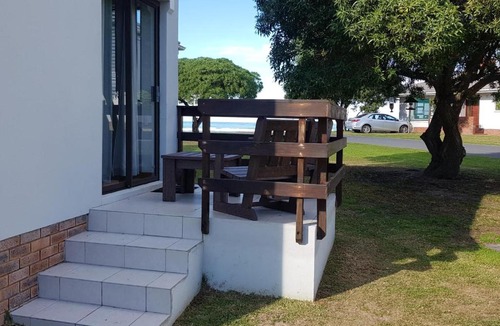 L'Agulhas House | 4 On Hoffman Seaview