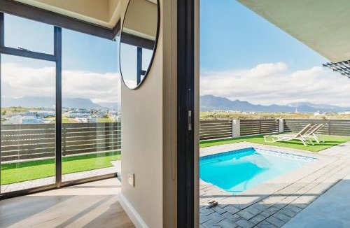 George Villa | 40 Ridge Drive, Kingswood Golf Estate