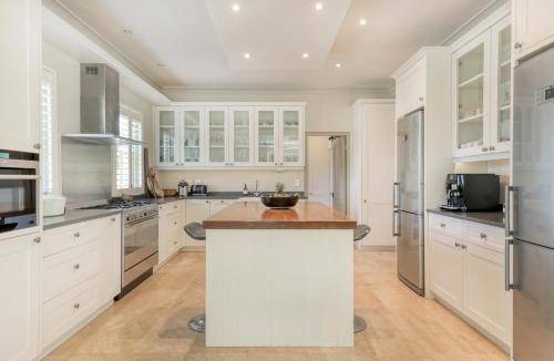 Alphen House | 400 m² House ∙ 4 bedrooms ∙ 8 guests