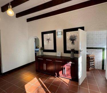 Malagas House | 400 m² House ∙ 5 bedrooms ∙ 15 guests