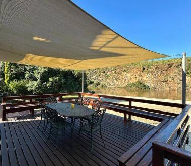 Malagas House | 400 m² House ∙ 5 bedrooms ∙ 15 guests