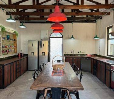 Malagas House | 400 m² House ∙ 5 bedrooms ∙ 15 guests