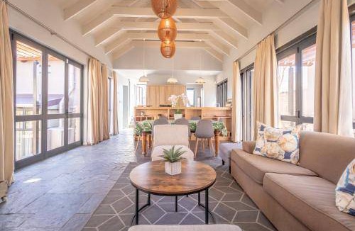 Dullstroom Villa | 400 m² Villa ∙ 4 bedrooms ∙ 8 guests