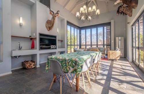 Dullstroom Villa | 400 m² Villa ∙ 4 bedrooms ∙ 8 guests