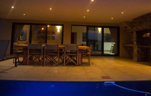 Buffelspruit Villa | 400 m² Villa ∙ 4 bedrooms ∙ 8 guests