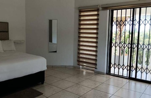 Durban North House | 4000 m² House ∙ 6 bedrooms ∙ 12 guests