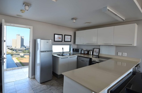 Victoria and Alfred Waterfront Apartment | 410 Harbor Bridge Apartment