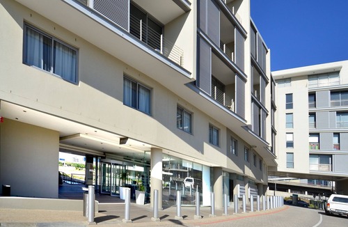 Victoria and Alfred Waterfront Apartment | 410 Harbor Bridge Apartment