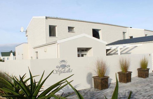 Kleinmond House | 420 m² House ∙ 4 bedrooms ∙ 127 guests