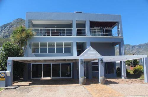Voelklip House | 425 m² House ∙ 5 bedrooms ∙ 12 guests