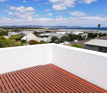 Voelklip House | 425 m² House ∙ 5 bedrooms ∙ 12 guests