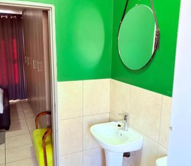 Emalahleni Apartment | 43 Home self Catering with backup power and High speed WiFi