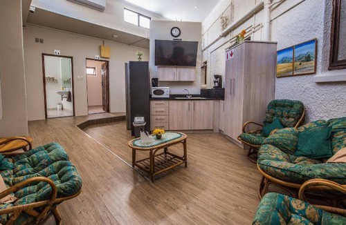 Port Elizabeth Bed & Breakfast | 45 m² Bed and breakfast ∙ 127 guests