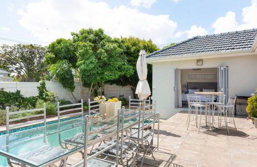 Claremont House | 450 m² House ∙ 3 bedrooms ∙ 6 guests