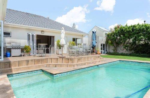 Claremont House | 450 m² House ∙ 3 bedrooms ∙ 6 guests