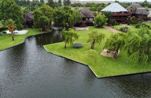 Sasolburg House | 450 m² House ∙ 4 bedrooms ∙ 11 guests