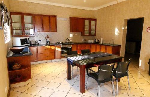 Sabie House | 450 m² House ∙ 5 bedrooms ∙ 16 guests