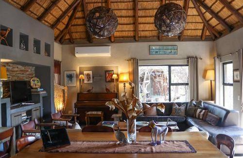 Hoedspruit Cabin | 450 m² Lodge ∙ 5 bedrooms ∙ 127 guests
