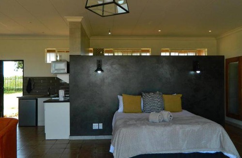 Msukaligwa House | 49 m² Farmhouse ∙ 4 guests
