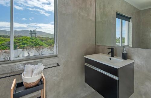 Westcliff Apartment | 49 Whalerock