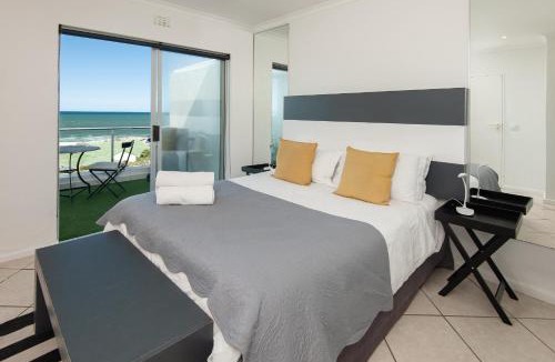 Westcliff Apartment | 49 Whalerock